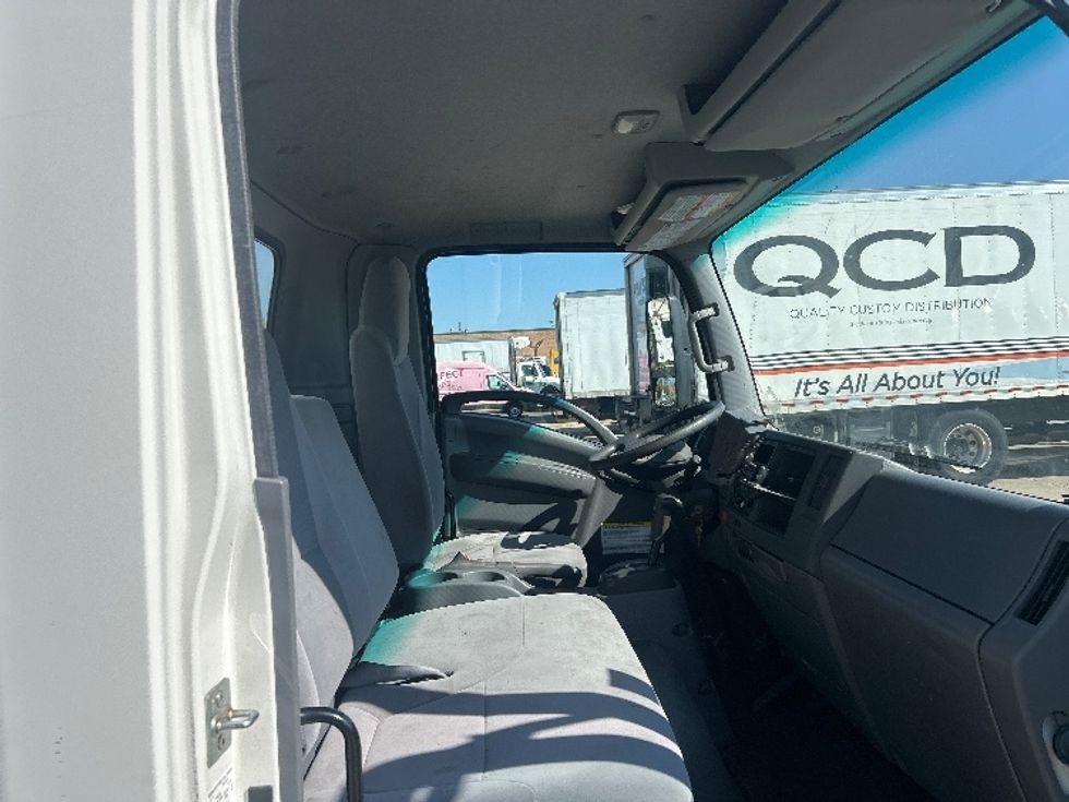 Refrigerated Truck-Light and Medium Duty Trucks-Isuzu-2019-NRR-Chicago (Melrose Park)-IL-98,438\n\t\tmiles-$ 48,500 - Image 22