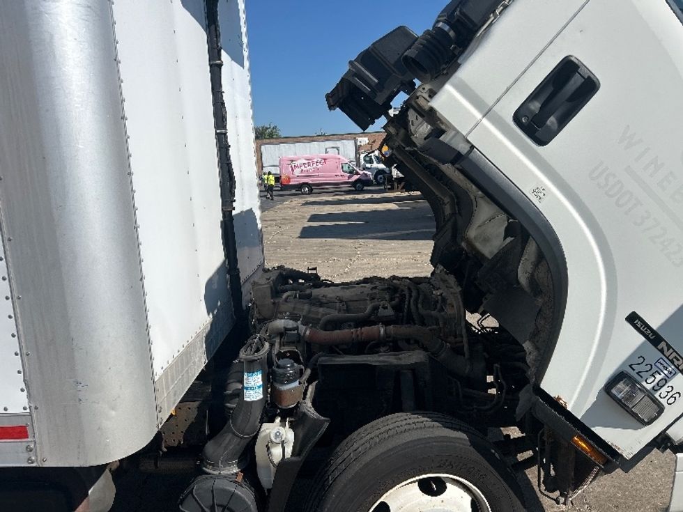 Refrigerated Truck-Light and Medium Duty Trucks-Isuzu-2019-NRR-Chicago (Melrose Park)-IL-98,438\n\t\tmiles-$ 48,500 - Image 23