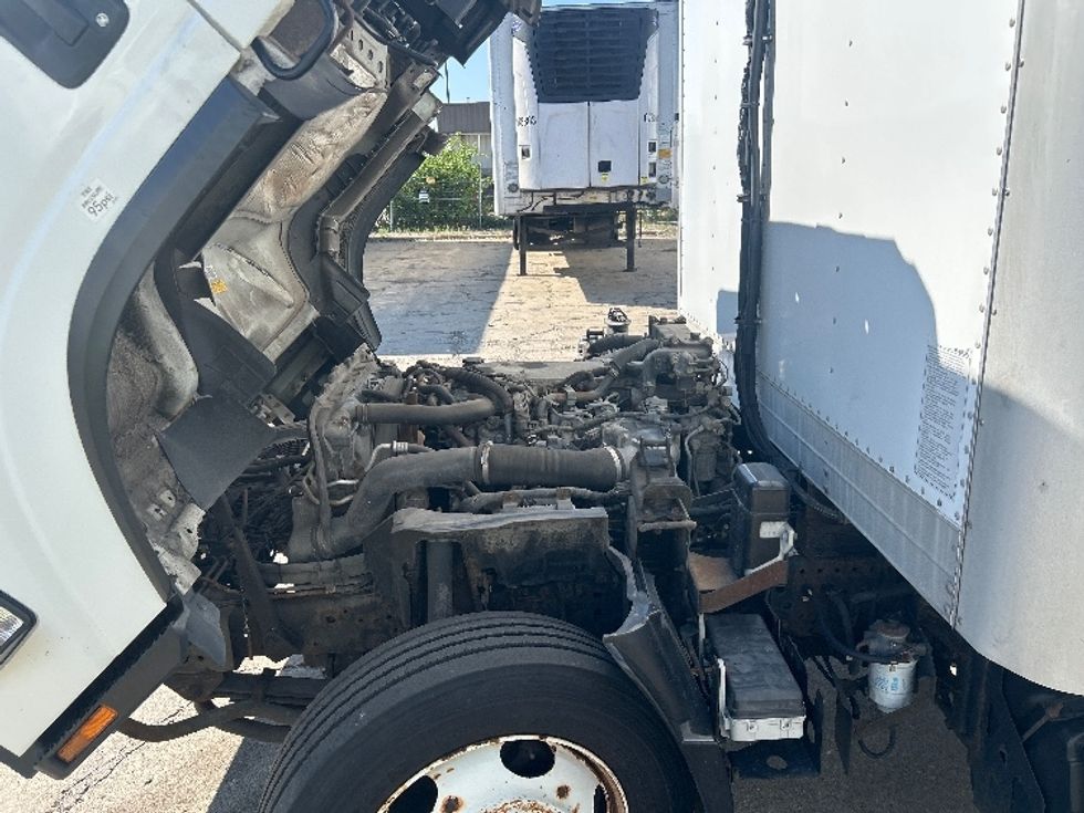 Refrigerated Truck-Light and Medium Duty Trucks-Isuzu-2019-NRR-Chicago (Melrose Park)-IL-98,438\n\t\tmiles-$ 48,500 - Image 24