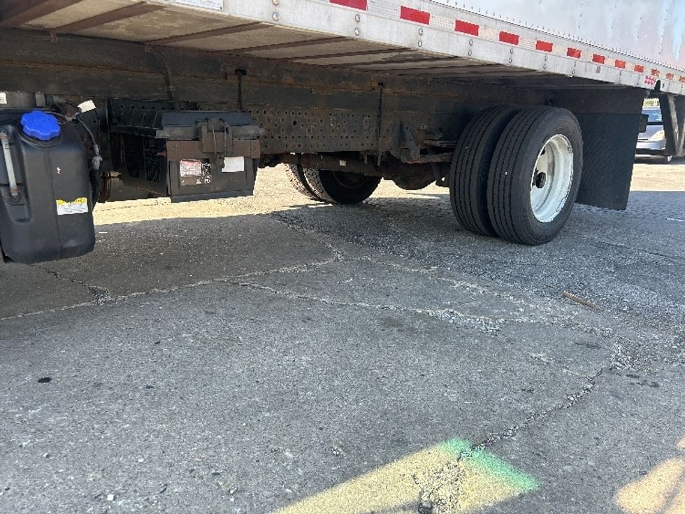 Refrigerated Truck-Light and Medium Duty Trucks-Isuzu-2019-NRR-Chicago (Melrose Park)-IL-98,438\n\t\tmiles-$ 48,500 - Image 5