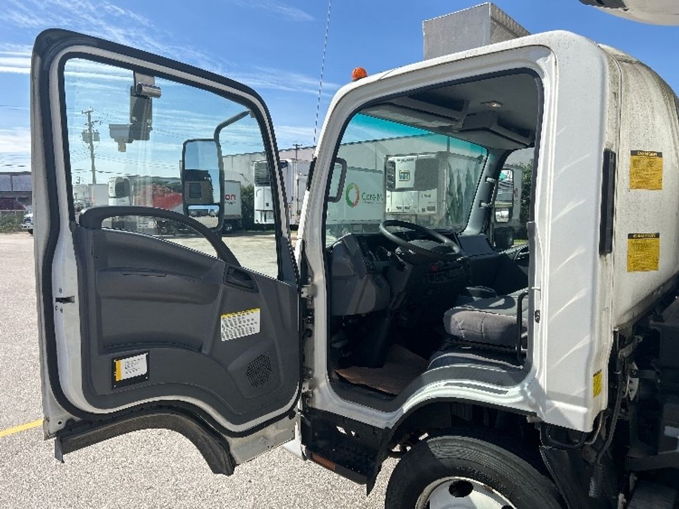 Refrigerated Truck-Light and Medium Duty Trucks-Isuzu-2019-NRR-Delta-BC-27,789\n\t\tkm-$ 82,250 - Image 16