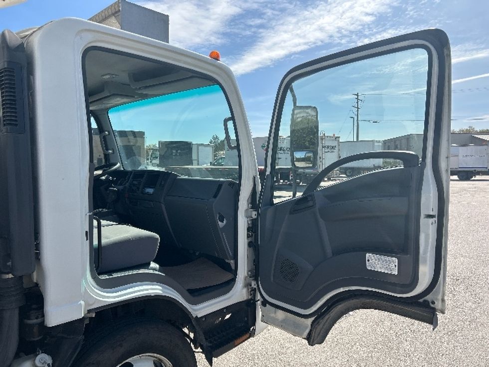 Refrigerated Truck-Light and Medium Duty Trucks-Isuzu-2019-NRR-Delta-BC-27,789\n\t\tkm-$ 82,250 - Image 20
