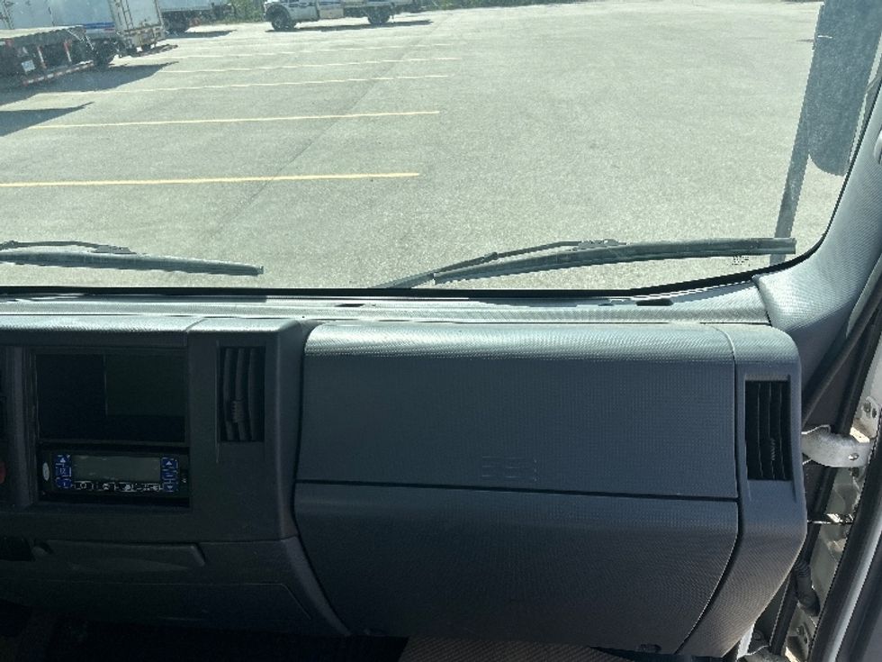 Refrigerated Truck-Light and Medium Duty Trucks-Isuzu-2019-NRR-Delta-BC-27,789\n\t\tkm-$ 82,250 - Image 21