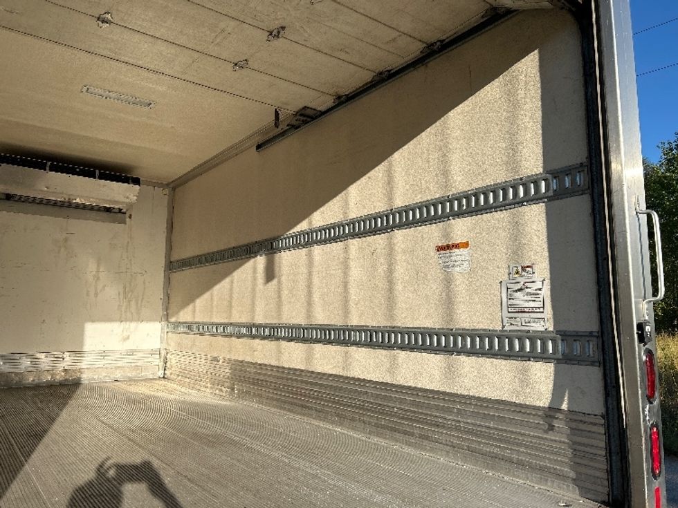 Refrigerated Truck-Light and Medium Duty Trucks-Isuzu-2019-NRR-Homewood-AL-157,034\n\t\tmiles-$ 49,750 - Image 12