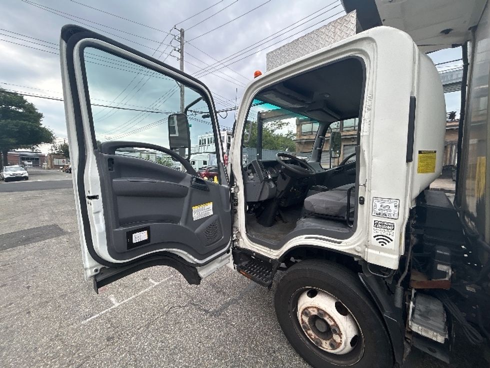 Refrigerated Truck-Light and Medium Duty Trucks-Isuzu-2019-NRR-Jamaica-NY-154,188\n\t\tmiles-$ 47,250 - Image 16