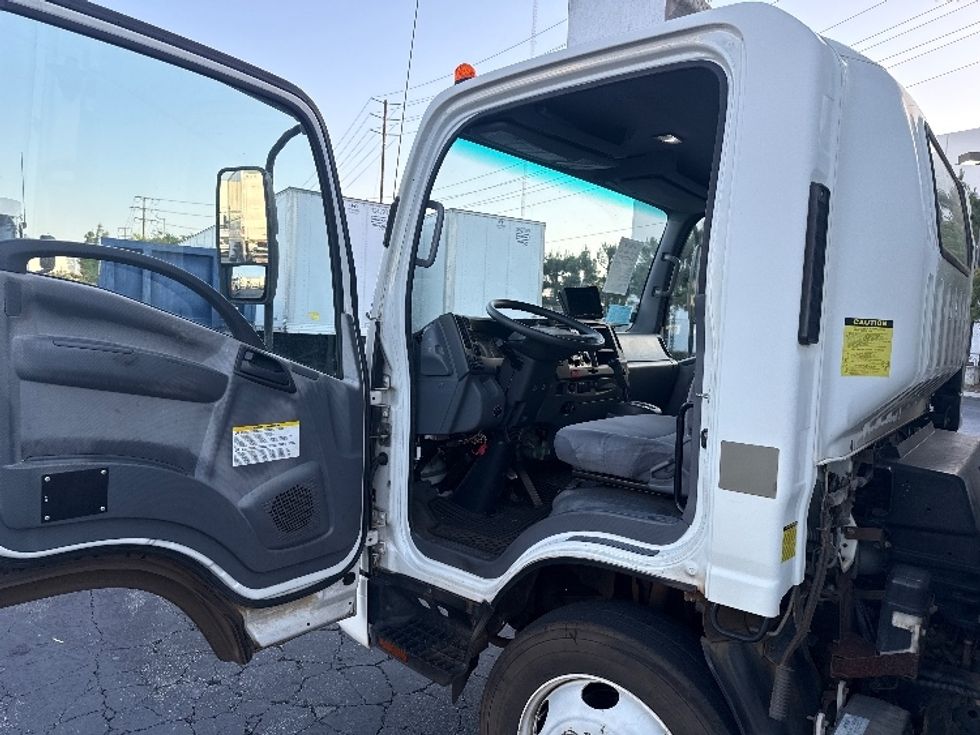 Refrigerated Truck-Light and Medium Duty Trucks-Isuzu-2019-NRR-La Mirada-CA-85,664\n\t\tmiles-$ 59,500 - Image 16