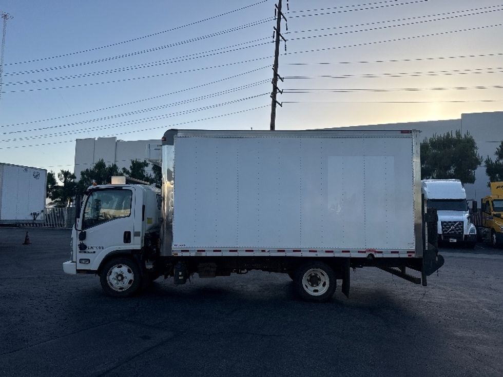 Refrigerated Truck-Light and Medium Duty Trucks-Isuzu-2019-NRR-La Mirada-CA-85,664\n\t\tmiles-$ 59,500 - Image 4