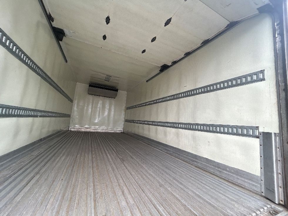 Refrigerated Truck-Light and Medium Duty Trucks-Isuzu-2019-NRR-Londonderry-NH-119,253\n\t\tmiles-$ 49,750 - Image 12