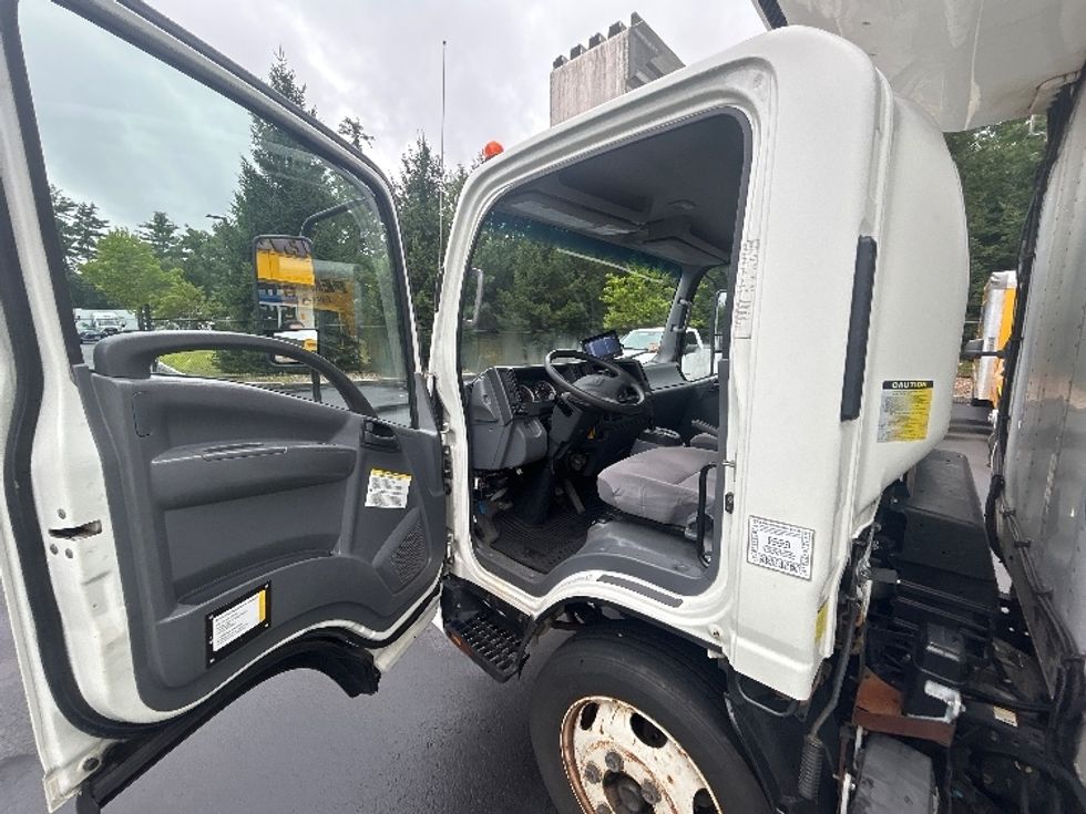Refrigerated Truck-Light and Medium Duty Trucks-Isuzu-2019-NRR-Londonderry-NH-119,253\n\t\tmiles-$ 49,750 - Image 16