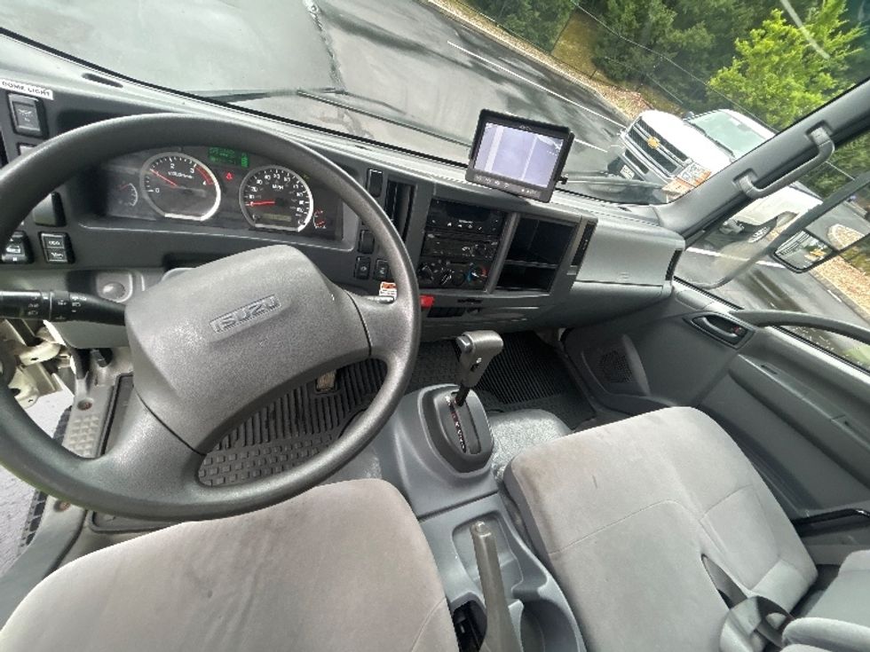 Refrigerated Truck-Light and Medium Duty Trucks-Isuzu-2019-NRR-Londonderry-NH-119,253\n\t\tmiles-$ 49,750 - Image 17