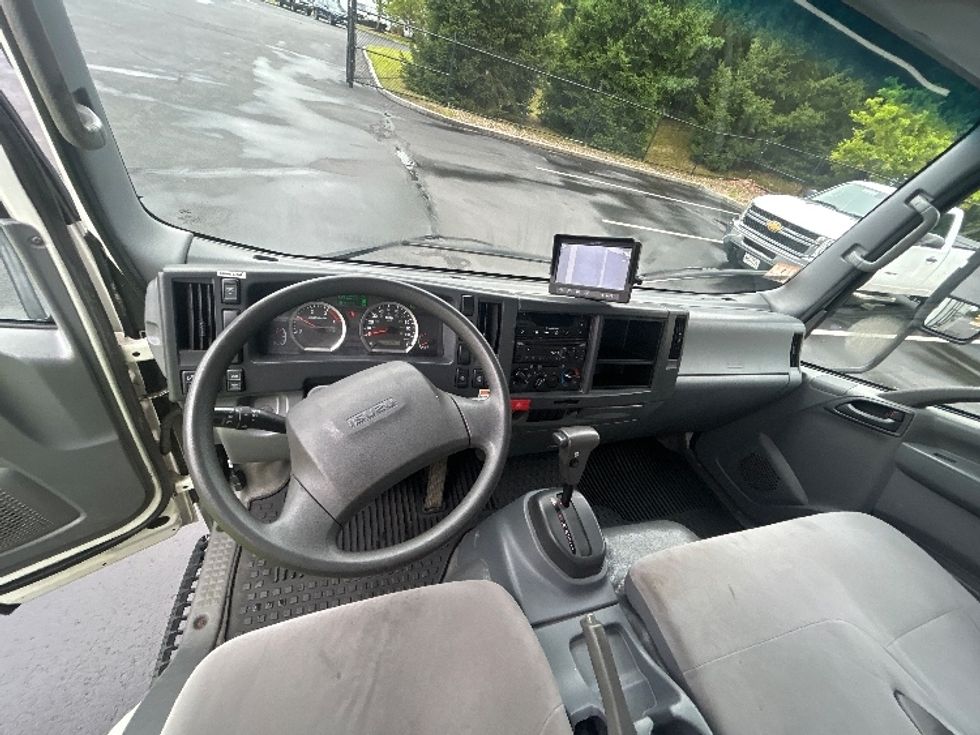 Refrigerated Truck-Light and Medium Duty Trucks-Isuzu-2019-NRR-Londonderry-NH-119,253\n\t\tmiles-$ 49,750 - Image 18