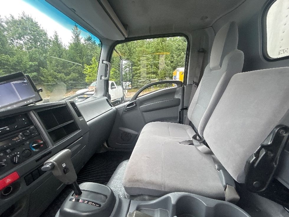 Refrigerated Truck-Light and Medium Duty Trucks-Isuzu-2019-NRR-Londonderry-NH-119,253\n\t\tmiles-$ 49,750 - Image 19
