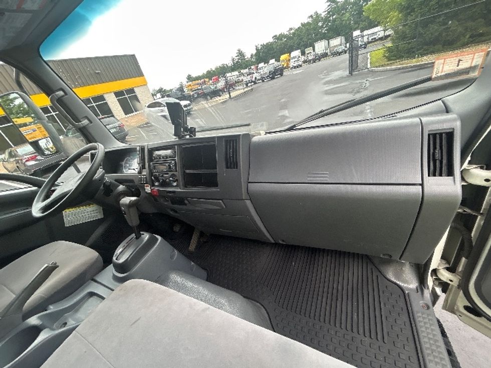 Refrigerated Truck-Light and Medium Duty Trucks-Isuzu-2019-NRR-Londonderry-NH-119,253\n\t\tmiles-$ 49,750 - Image 21