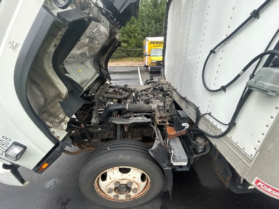 Refrigerated Truck-Light and Medium Duty Trucks-Isuzu-2019-NRR-Londonderry-NH-119,253\n\t\tmiles-$ 49,750 - Image 24
