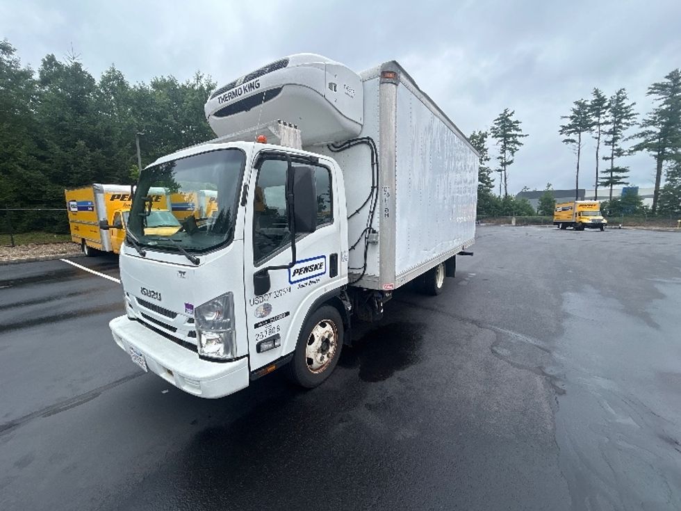 Refrigerated Truck-Light and Medium Duty Trucks-Isuzu-2019-NRR-Londonderry-NH-119,253\n\t\tmiles-$ 49,750 - Image 3