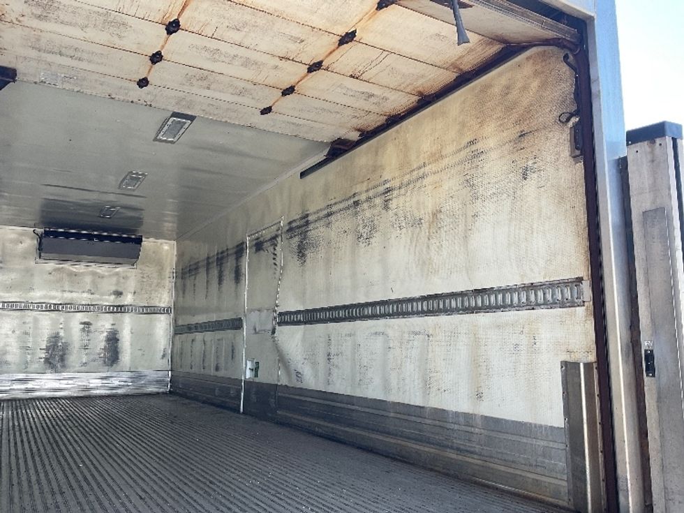 Refrigerated Truck-Light and Medium Duty Trucks-Isuzu-2019-NRR-Londonderry-NH-238,126\n\t\tmiles-$ 26,750 - Image 12