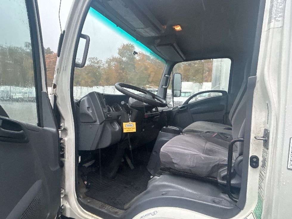 Refrigerated Truck-Light and Medium Duty Trucks-Isuzu-2019-NRR-Londonderry-NH-238,126\n\t\tmiles-$ 26,750 - Image 16