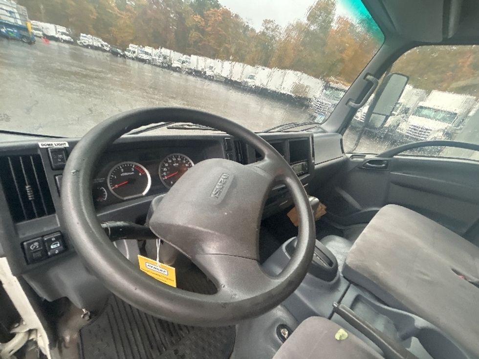 Refrigerated Truck-Light and Medium Duty Trucks-Isuzu-2019-NRR-Londonderry-NH-238,126\n\t\tmiles-$ 26,750 - Image 17