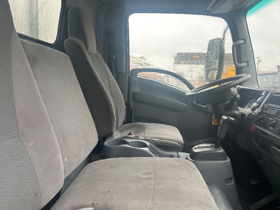 Refrigerated Truck-Light and Medium Duty Trucks-Isuzu-2019-NRR-Londonderry-NH-238,126\n\t\tmiles-$ 26,750 - Image 22