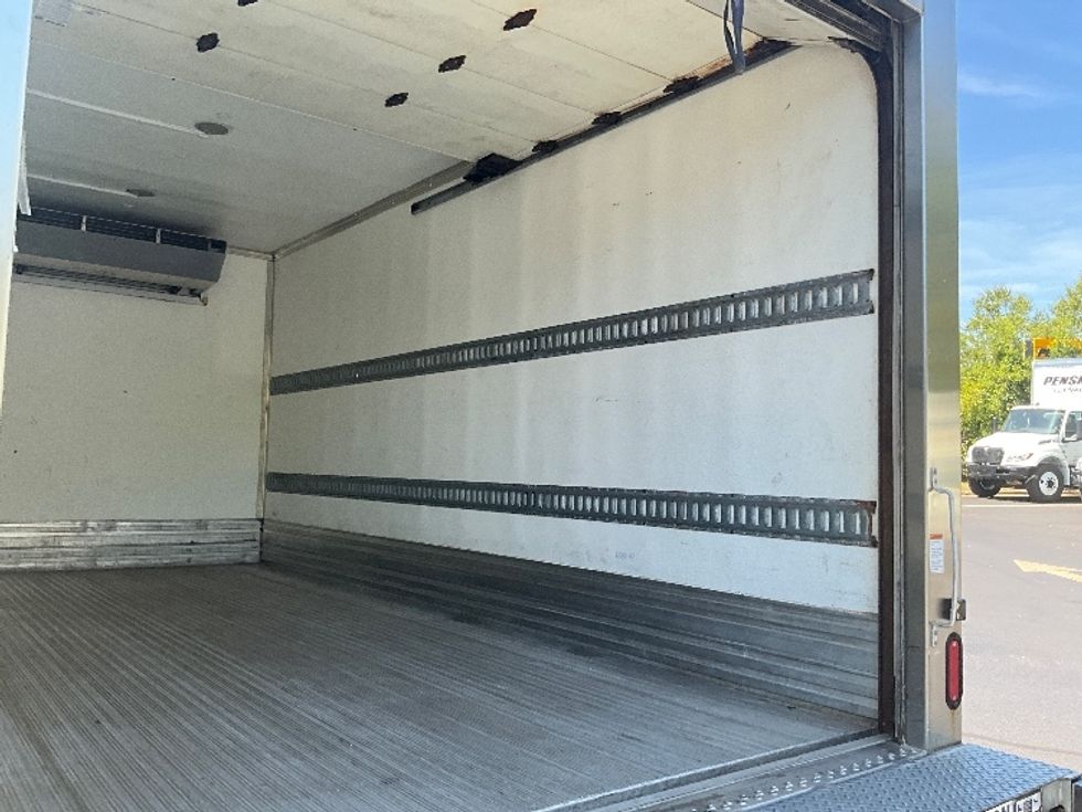 Refrigerated Truck-Light and Medium Duty Trucks-Isuzu-2019-NRR-Mebane-NC-157,160\n\t\tmiles-$ 48,250 - Image 12
