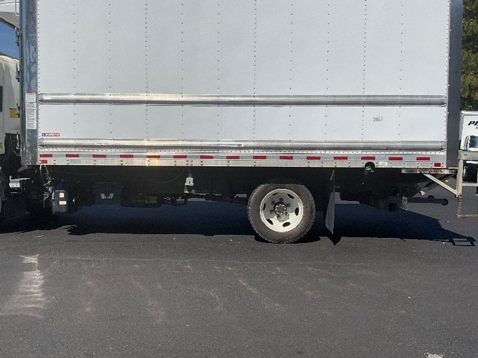 Refrigerated Truck-Light and Medium Duty Trucks-Isuzu-2019-NRR-Mebane-NC-157,160\n\t\tmiles-$ 48,250 - Image 5