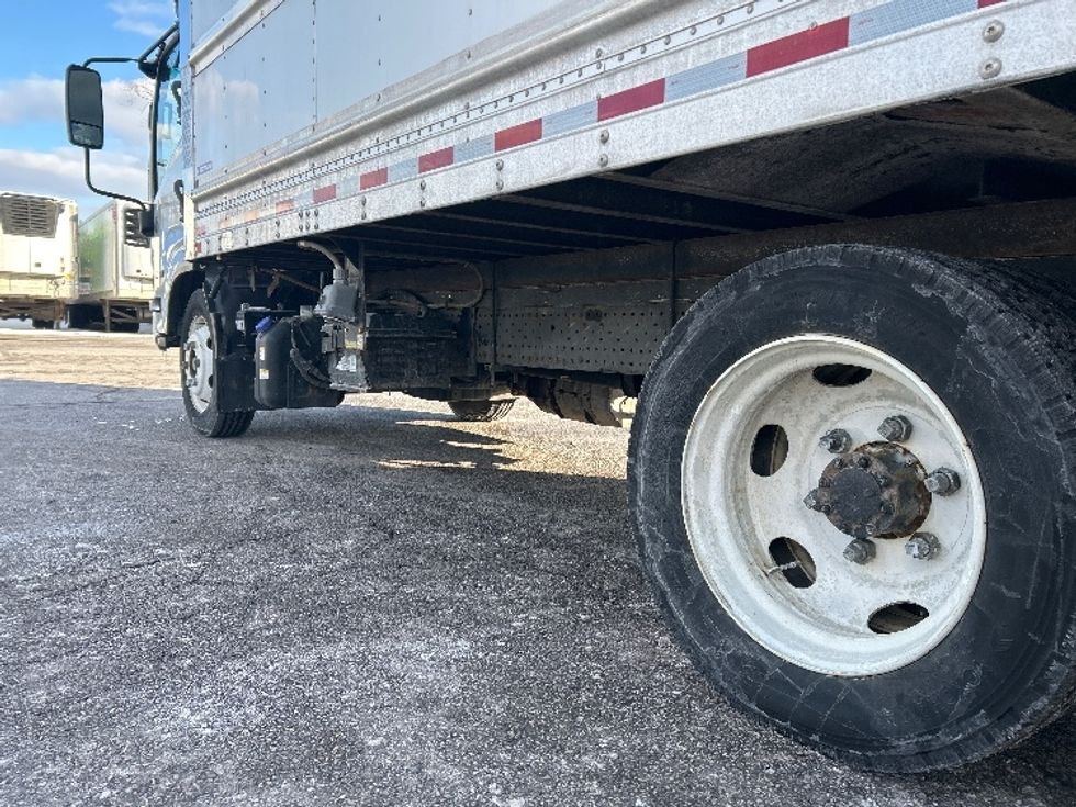 Refrigerated Truck-Light and Medium Duty Trucks-Isuzu-2019-NRR-Oakwood Village-OH-89,381\n\t\tmiles-$ 56,250 - Image 5