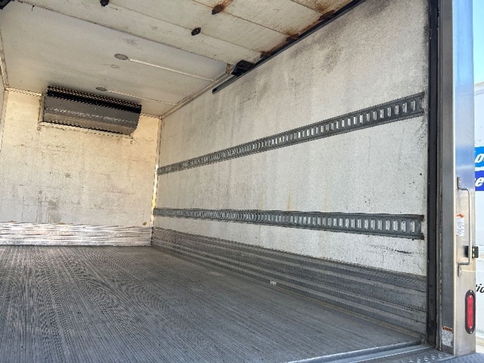 Refrigerated Truck-Light and Medium Duty Trucks-Isuzu-2019-NRR-Sparks-NV-67,540\n\t\tmiles-$ 62,750 - Image 12