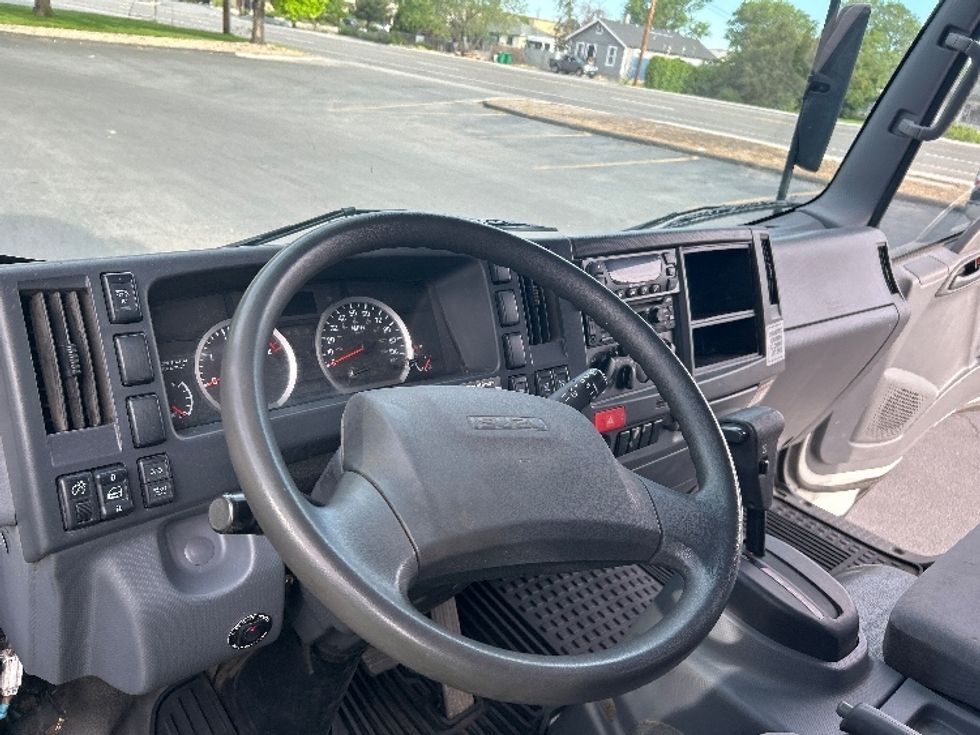 Refrigerated Truck-Light and Medium Duty Trucks-Isuzu-2019-NRR-Sparks-NV-67,540\n\t\tmiles-$ 62,750 - Image 16