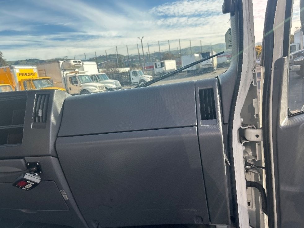 Refrigerated Truck-Light and Medium Duty Trucks-Isuzu-2019-NRR-West Sacramento-CA-155,665\n\t\tmiles-$ 49,000 - Image 21
