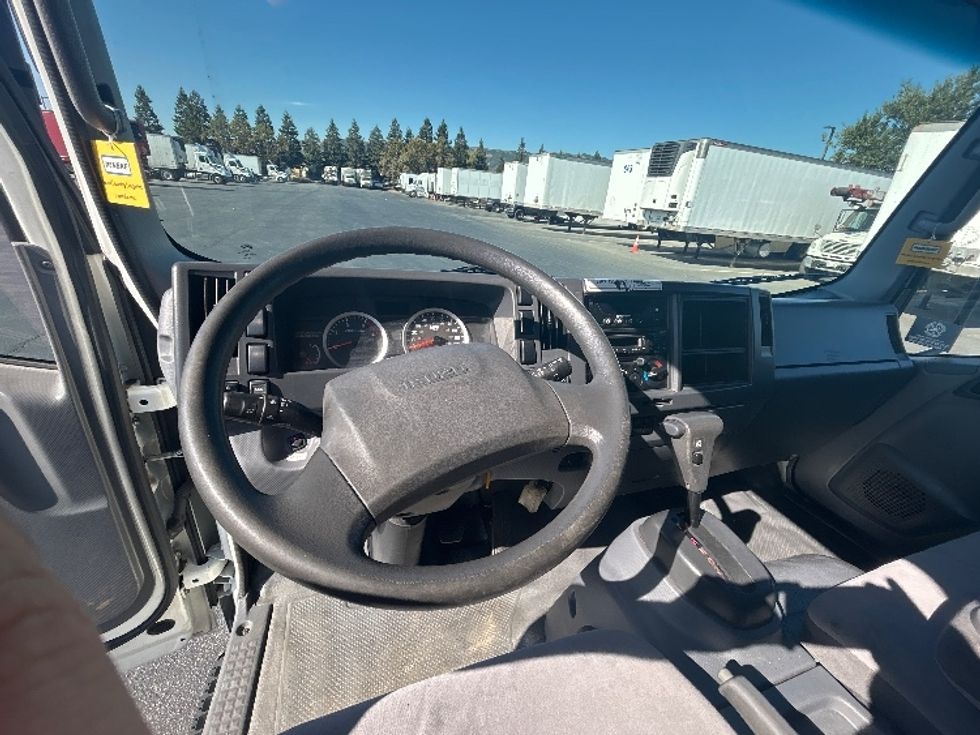 Refrigerated Truck-Light and Medium Duty Trucks-Isuzu-2019-NRR-West Sacramento-CA-170,129\n\t\tmiles-$ 44,000 - Image 17