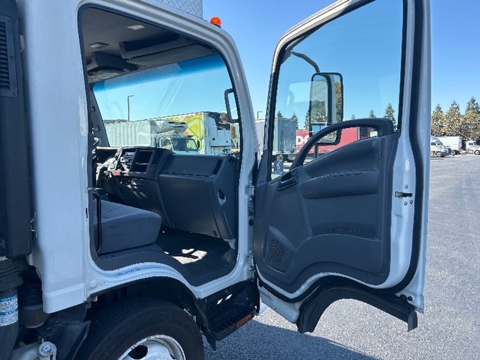 Refrigerated Truck-Light and Medium Duty Trucks-Isuzu-2019-NRR-West Sacramento-CA-170,129\n\t\tmiles-$ 44,000 - Image 20