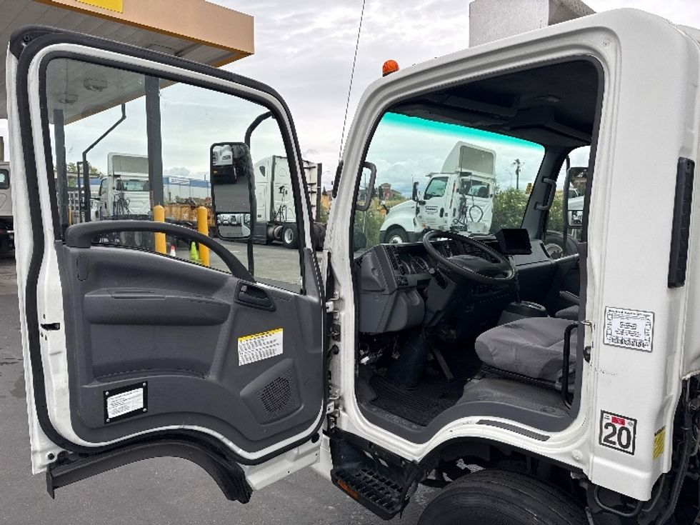 Refrigerated Truck-Light and Medium Duty Trucks-Isuzu-2019-NRR-West Sacramento-CA-250,871\n\t\tmiles-$ 23,250 - Image 16