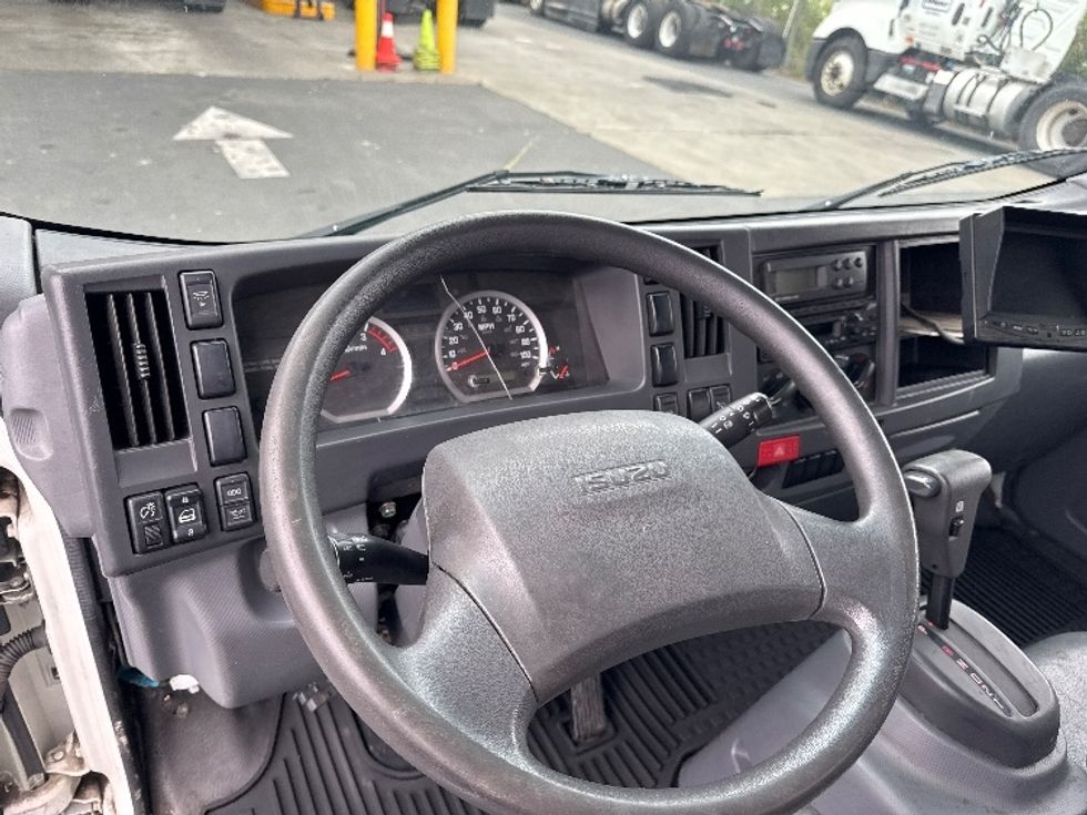 Refrigerated Truck-Light and Medium Duty Trucks-Isuzu-2019-NRR-West Sacramento-CA-250,871\n\t\tmiles-$ 23,250 - Image 17