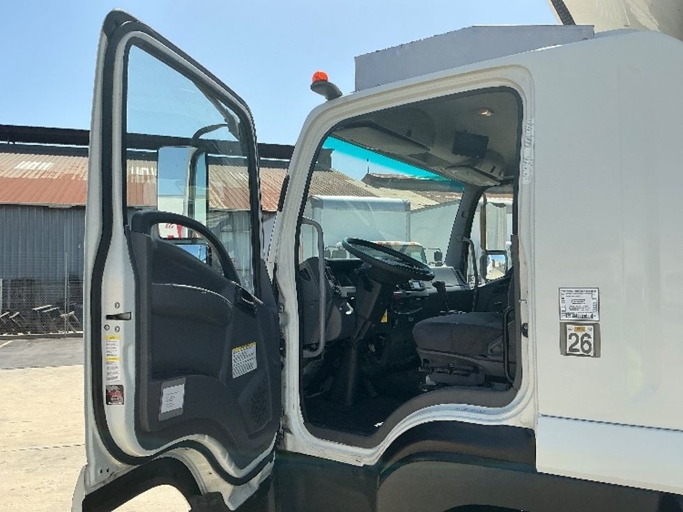 Refrigerated Truck-Light and Medium Duty Trucks-Isuzu-2020-FTR-Torrance-CA-33,306\n\t\tmiles-$ 64,250 - Image 16