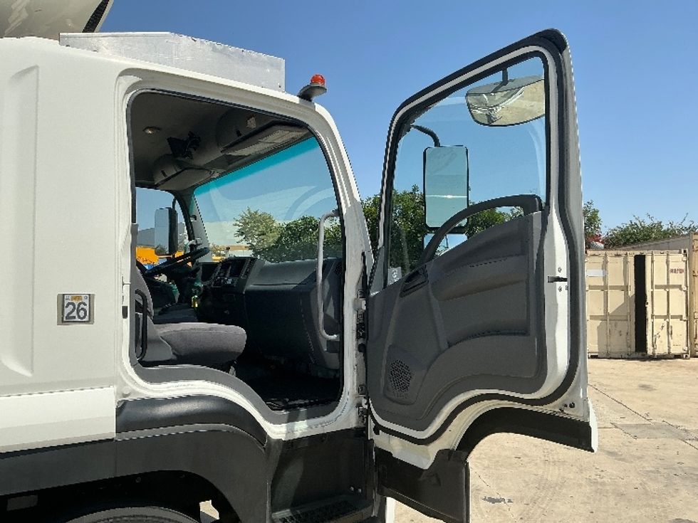 Refrigerated Truck-Light and Medium Duty Trucks-Isuzu-2020-FTR-Torrance-CA-33,306\n\t\tmiles-$ 64,250 - Image 20
