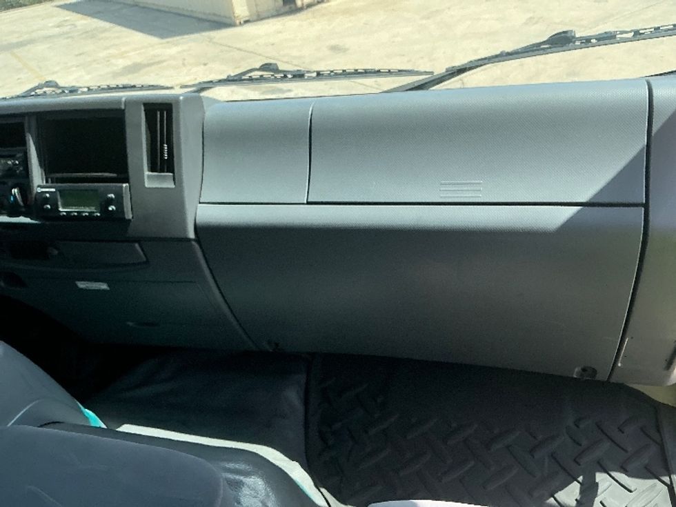 Refrigerated Truck-Light and Medium Duty Trucks-Isuzu-2020-FTR-Torrance-CA-33,306\n\t\tmiles-$ 64,250 - Image 21