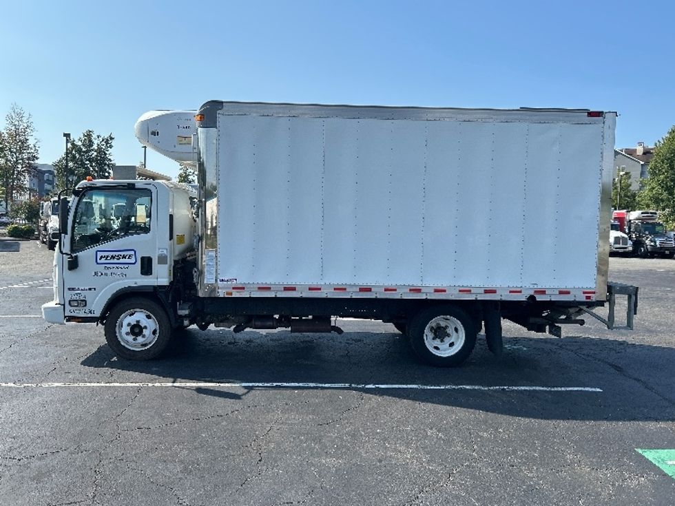 2020 Isuzu NPR photo 4