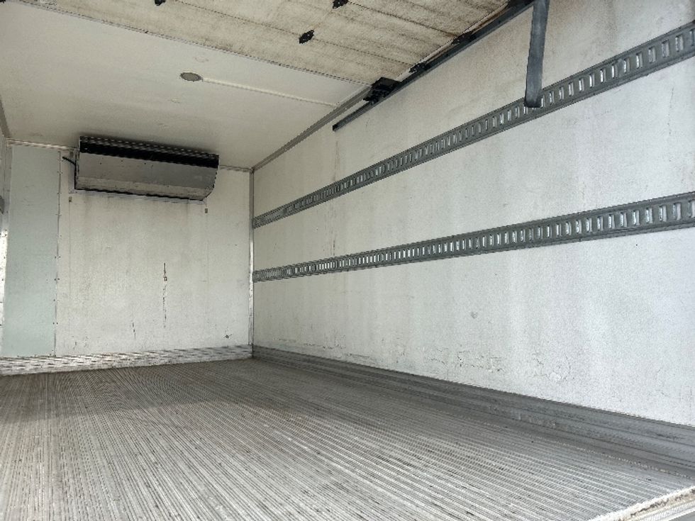 Refrigerated Truck-Light and Medium Duty Trucks-Isuzu-2020-NPRXD-Warsaw-IN-117,757\n\t\tmiles-$ 51,500 - Image 12
