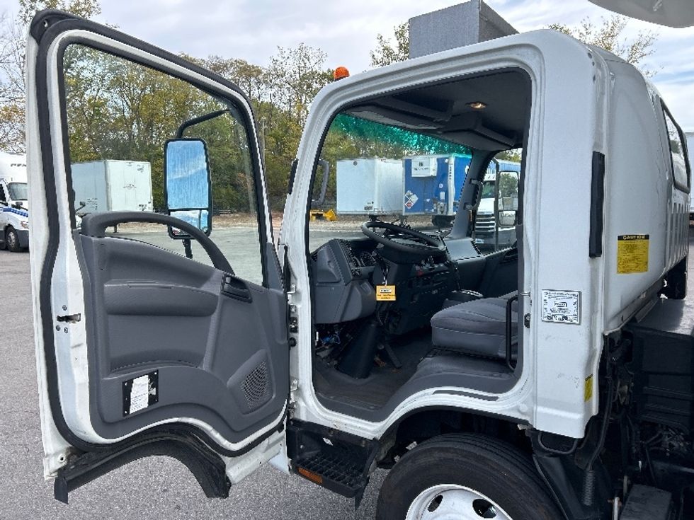 Refrigerated Truck-Light and Medium Duty Trucks-Isuzu-2020-NPRXD-Warsaw-IN-117,757\n\t\tmiles-$ 51,500 - Image 16