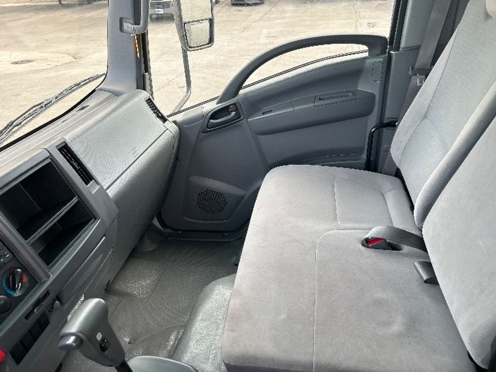 Refrigerated Truck-Light and Medium Duty Trucks-Isuzu-2020-NPRXD-Warsaw-IN-117,757\n\t\tmiles-$ 51,500 - Image 19