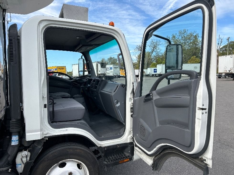 Refrigerated Truck-Light and Medium Duty Trucks-Isuzu-2020-NPRXD-Warsaw-IN-117,757\n\t\tmiles-$ 51,500 - Image 20