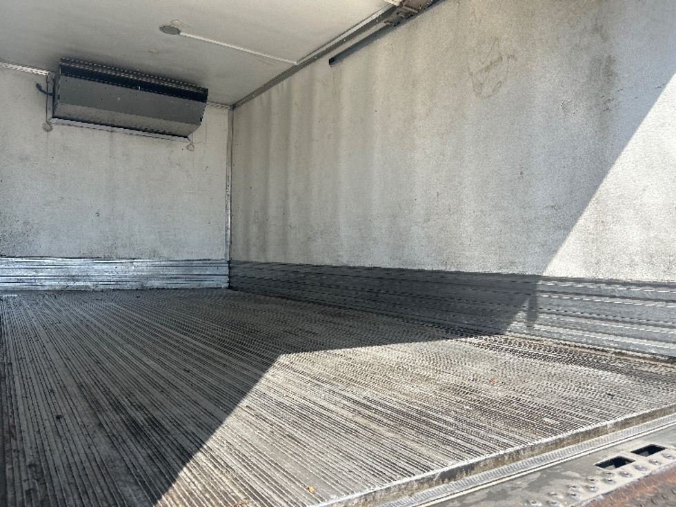 Refrigerated Truck-Light and Medium Duty Trucks-Isuzu-2020-NQR-Memphis-TN-135,520\n\t\tmiles-$ 51,000 - Image 11