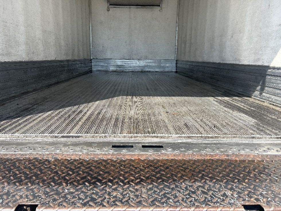 Refrigerated Truck-Light and Medium Duty Trucks-Isuzu-2020-NQR-Memphis-TN-135,520\n\t\tmiles-$ 51,000 - Image 9