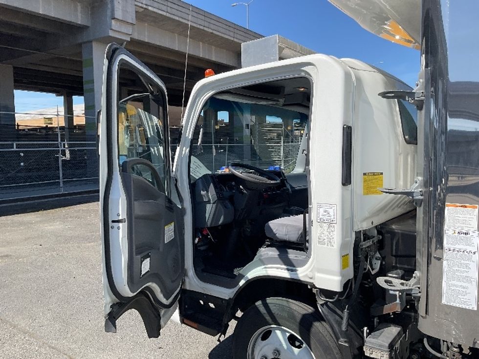 Refrigerated Truck-Light and Medium Duty Trucks-Isuzu-2020-NQR-Seattle-WA-115,065\n\t\tmiles-$ 56,750 - Image 15