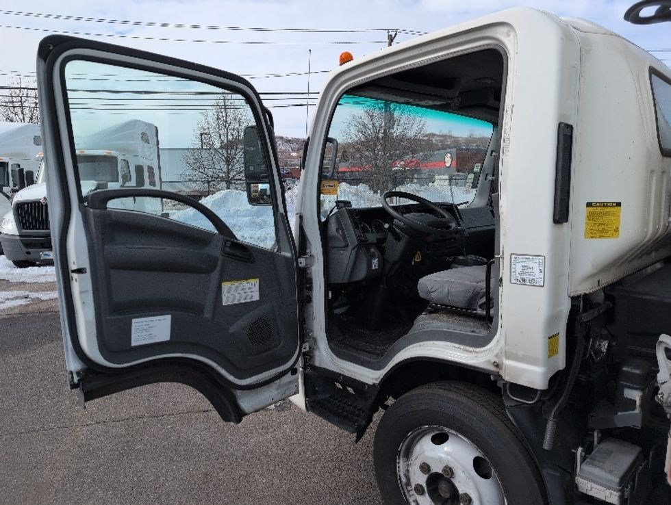 Refrigerated Truck-Light and Medium Duty Trucks-Isuzu-2020-NQR-West Babylon-NY-91,935\n\t\tmiles-$ 52,500 - Image 16