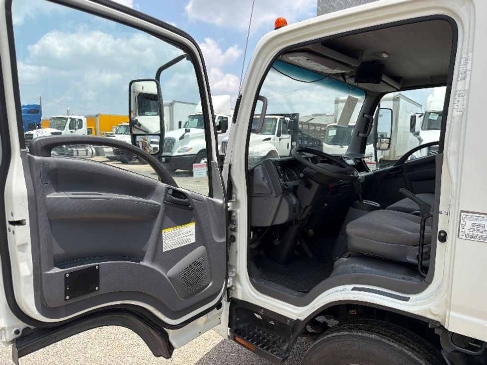 Refrigerated Truck-Light and Medium Duty Trucks-Isuzu-2020-NRR-Dallas-TX-130,894\n\t\tmiles-$ 51,750 - Image 16
