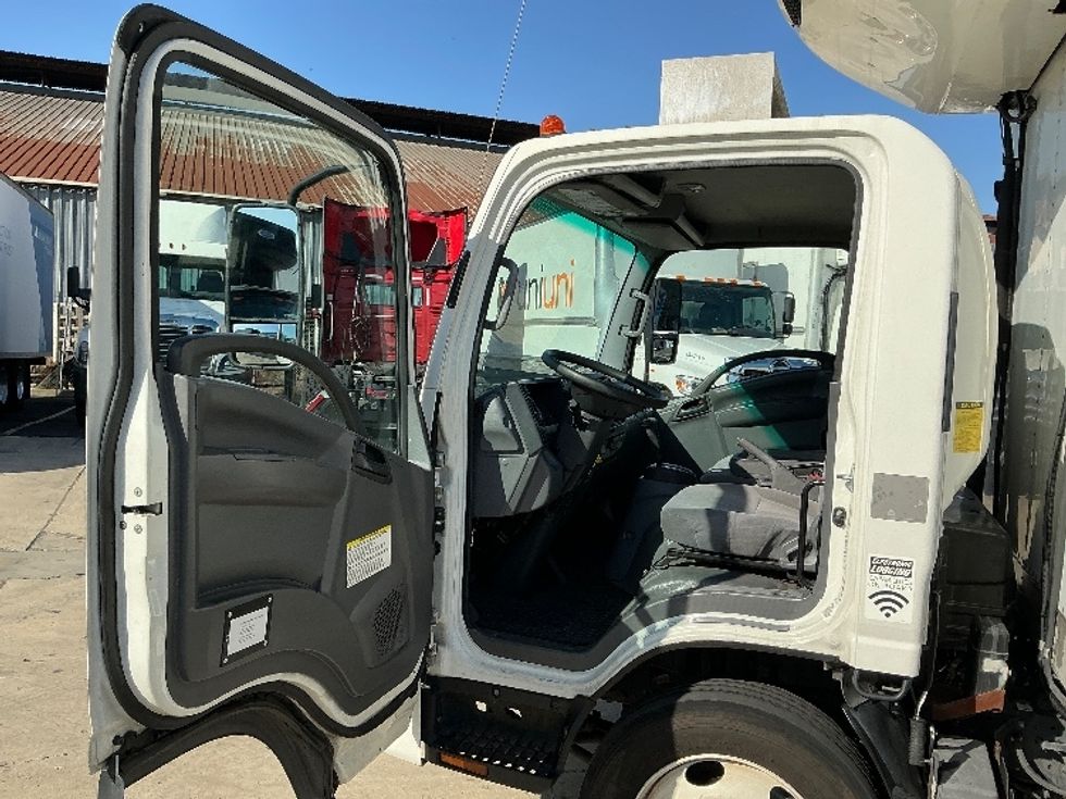 Refrigerated Truck-Light and Medium Duty Trucks-Isuzu-2020-NRR-Fresno-CA-137,300\n\t\tmiles-$ 57,250 - Image 16