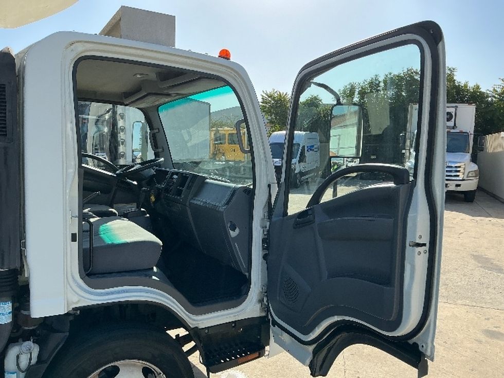 Refrigerated Truck-Light and Medium Duty Trucks-Isuzu-2020-NRR-Fresno-CA-137,300\n\t\tmiles-$ 57,250 - Image 20