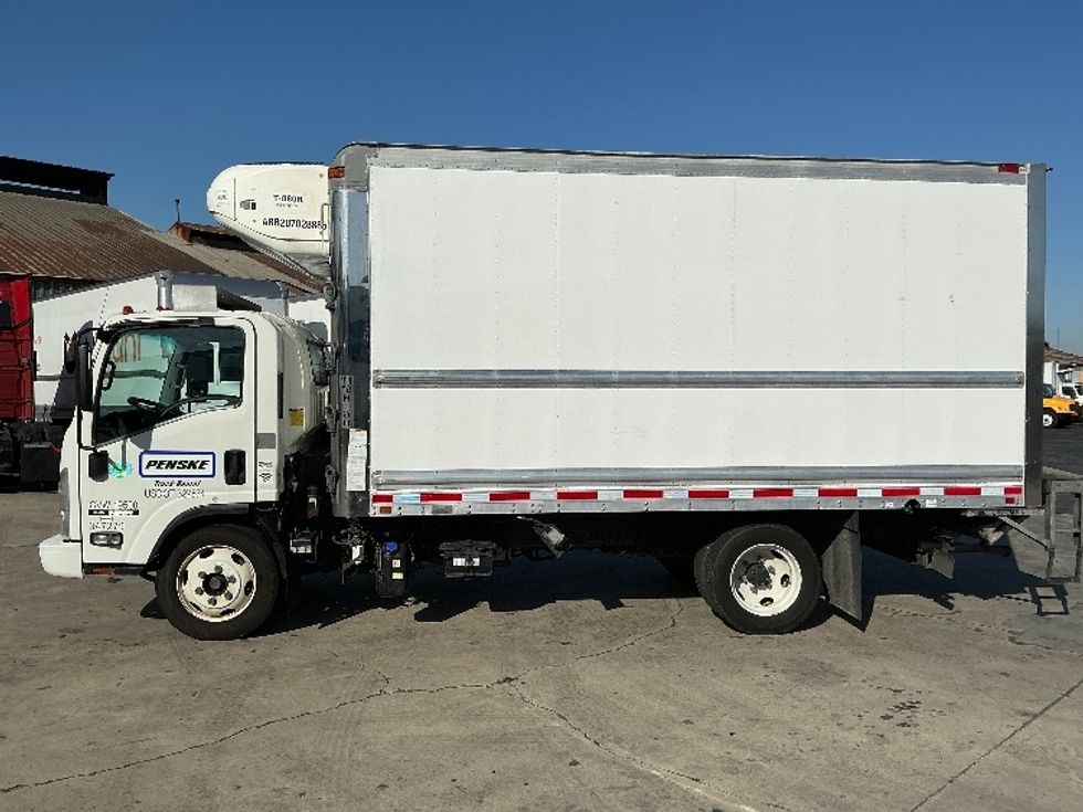 Refrigerated Truck-Light and Medium Duty Trucks-Isuzu-2020-NRR-Fresno-CA-137,300\n\t\tmiles-$ 57,250 - Image 4