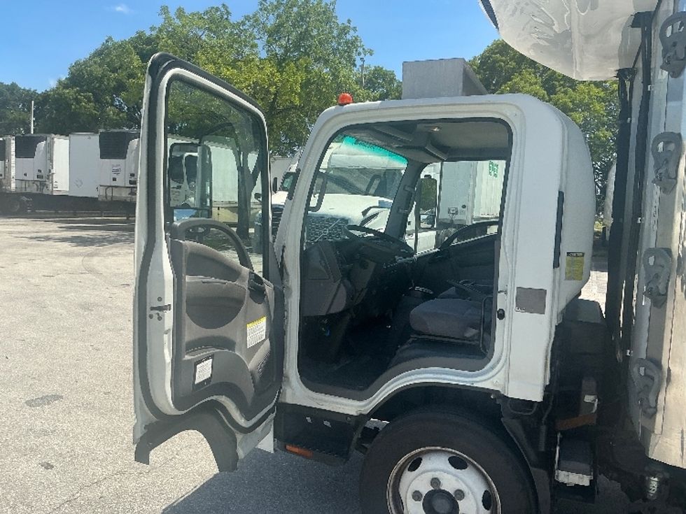 Refrigerated Truck-Light and Medium Duty Trucks-Isuzu-2020-NRR-Miami-FL-166,332\n\t\tmiles-$ 46,000 - Image 16
